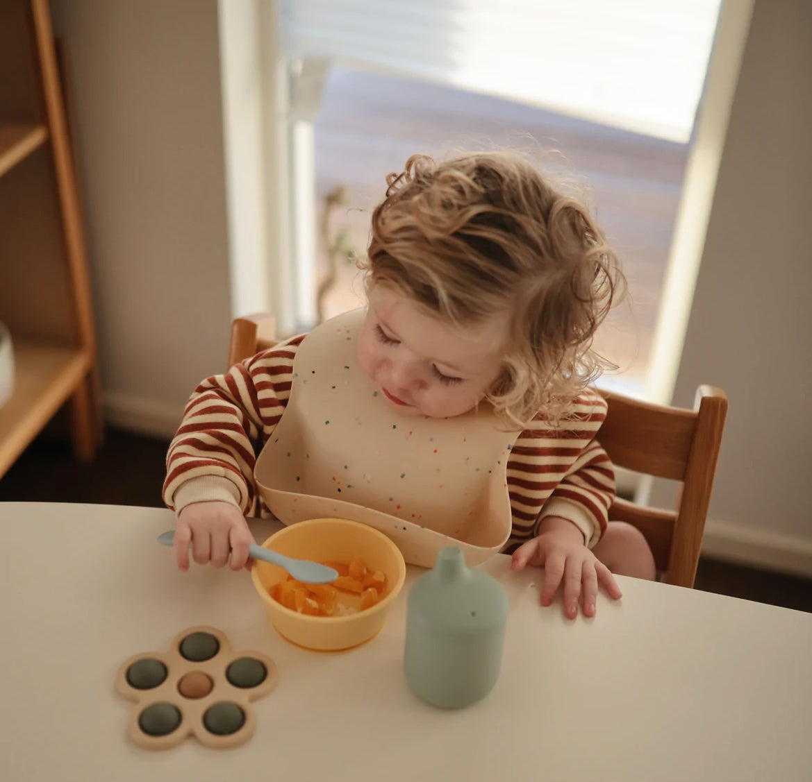 mushie silicone bib